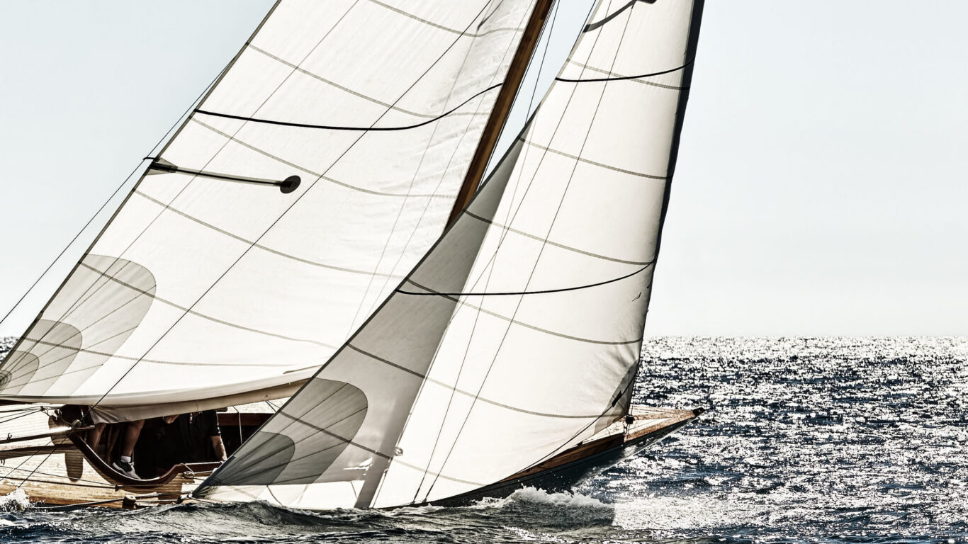 Sailing,Yacht,Race,Regatta.,Sailboat,In,The,Sea,Under,Sail.